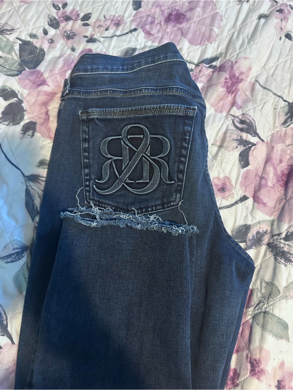 Rock & Republic Dark Blue Skinny Jeans with Embroidered Pocket